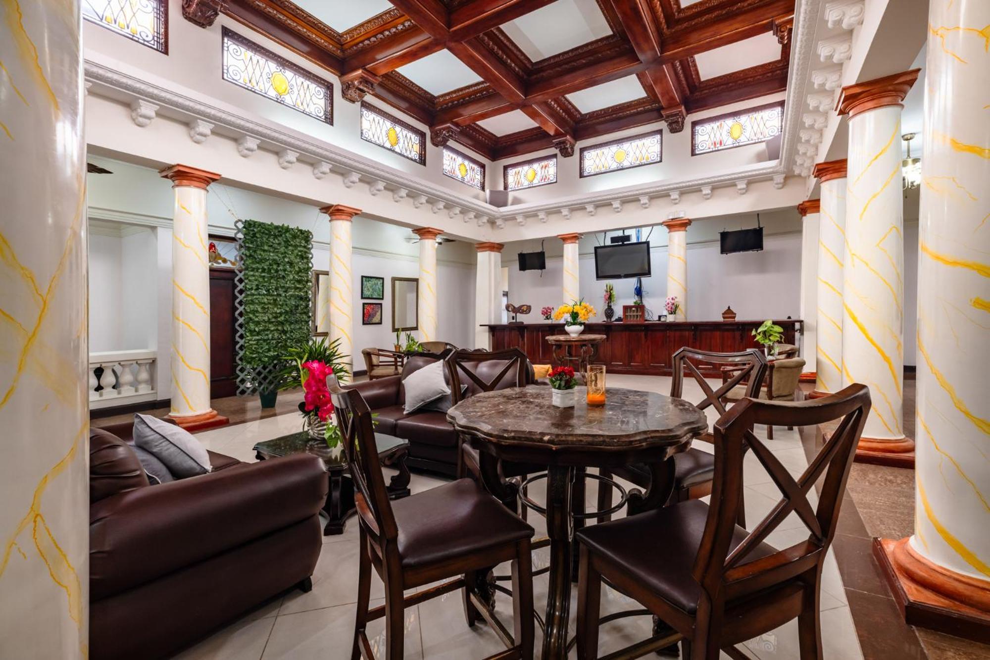 Hotel Majestad San José Esterno foto
