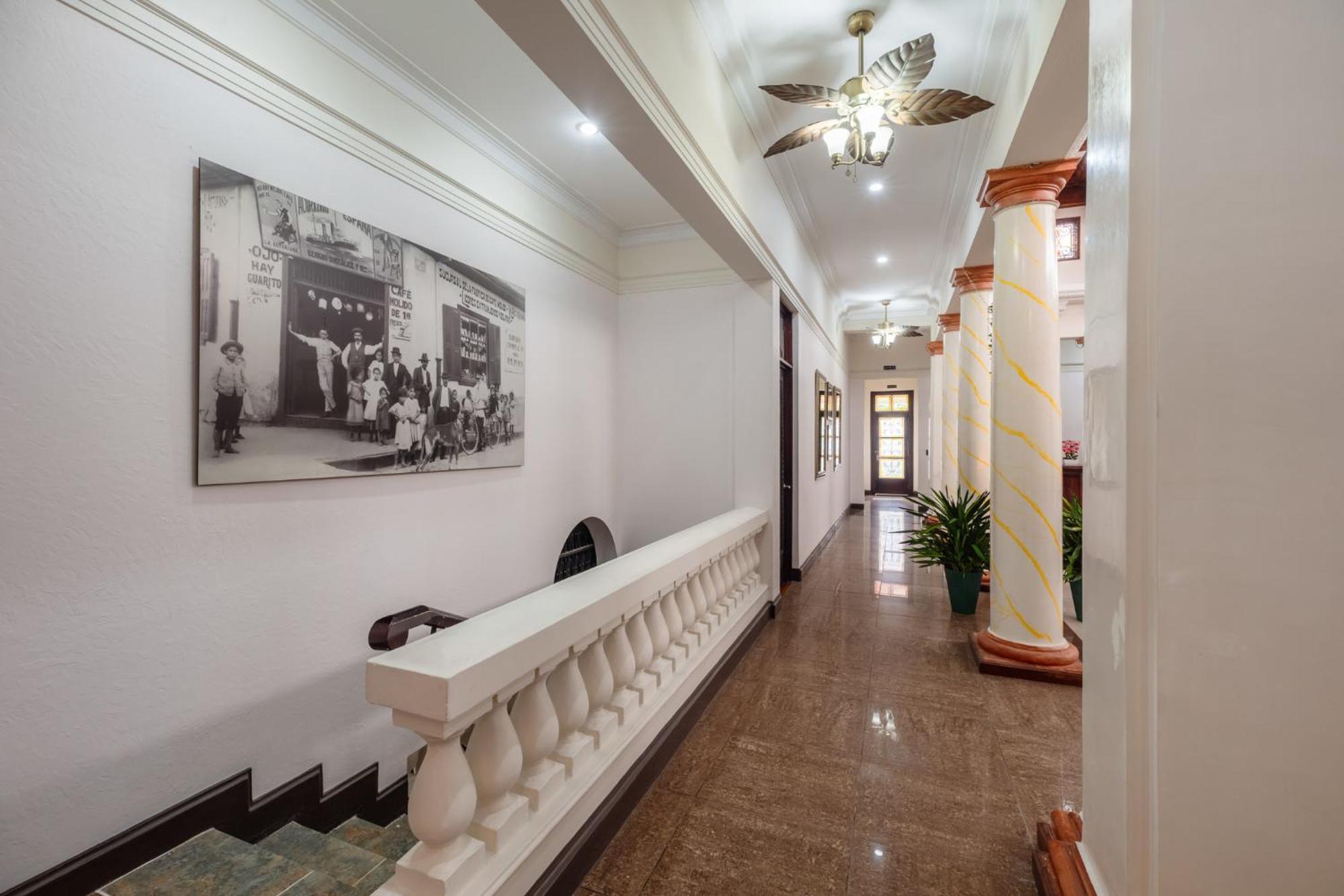 Hotel Majestad San José Esterno foto